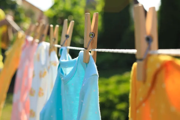 Clean Baby Onesies Hanging Washing Line Garden Closeup Drying Clothes — Stock Fotó