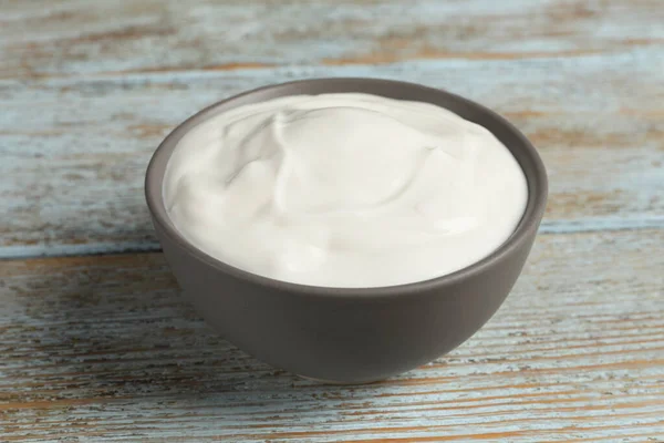 Ciotola Ceramica Con Delizioso Yogurt Biologico Tavolo Legno Primo Piano — Foto Stock