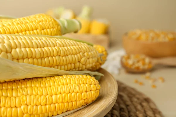 Tasty Fresh Corn Cobs Wooden Plate Closeup — Stock Photo, Image