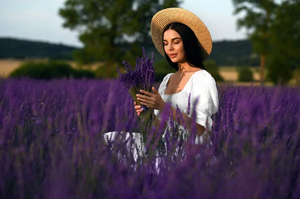 Beautiful Young Woman Bouquet Sitting Lavender Field — Photo