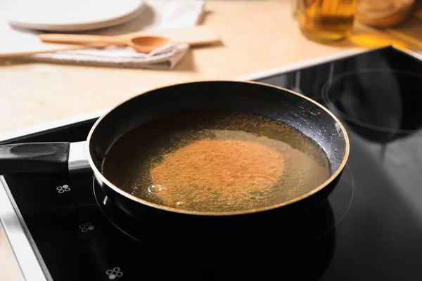 Сковородка Использованным Растительным Маслом Плите — стоковое фото