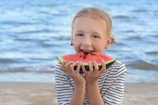 Cute Little Girl Eating Fresh Juicy Watermelon Beach — Stock Photo, Image