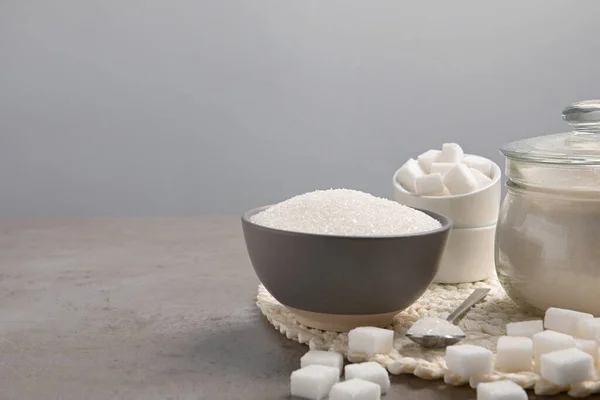 Verschiedene Zuckerarten Auf Grauem Tisch Platz Für Text — Stockfoto