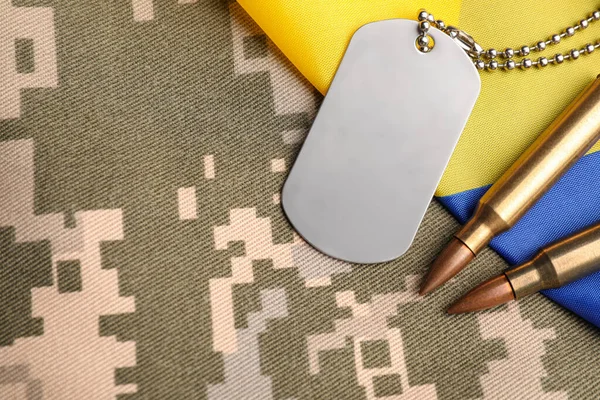 Military Tag Bullets Ukrainian Flag Pixel Camouflage Flat Lay Space — Stock Photo, Image