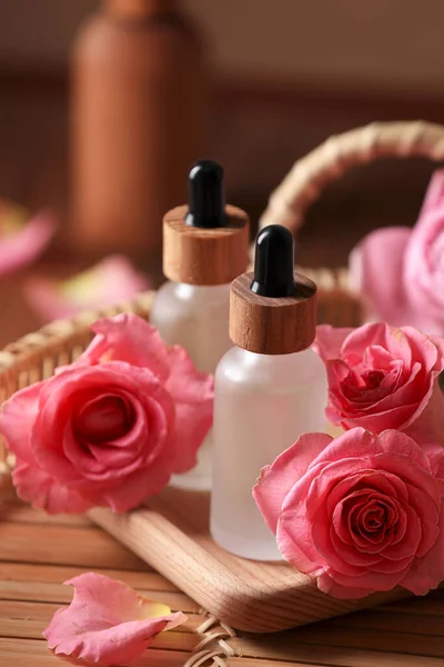 Bottles Essential Rose Oil Flowers Tray — Stock Photo, Image
