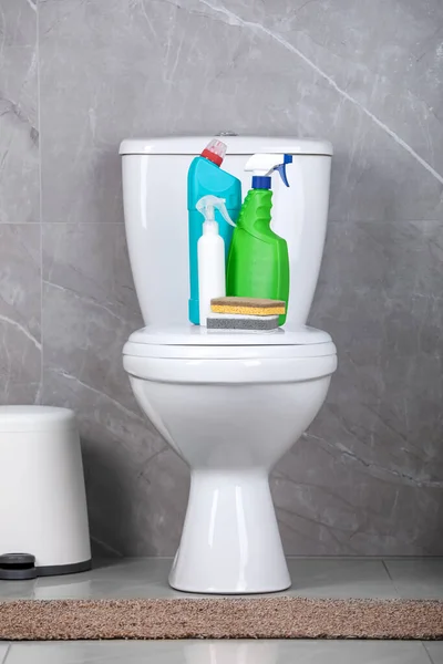 Schoonmaakartikelen Toiletpot Badkamer — Stockfoto