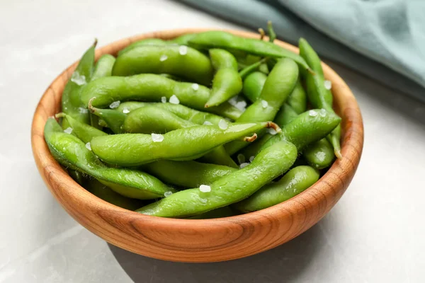 Bowl Green Edamame Beans Pods Salt Light Grey Table Closeup — Stock Photo, Image