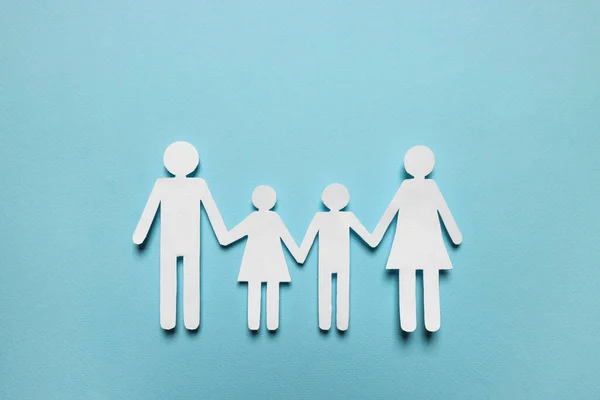 Figure Famiglia Carta Sfondo Azzurro Vista Dall Alto Concetto Assicurativo — Foto Stock