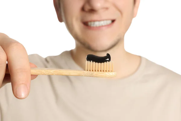 Mann Hält Zahnbürste Mit Holzkohle Zahnpasta Auf Weißem Hintergrund Nahaufnahme — Stockfoto