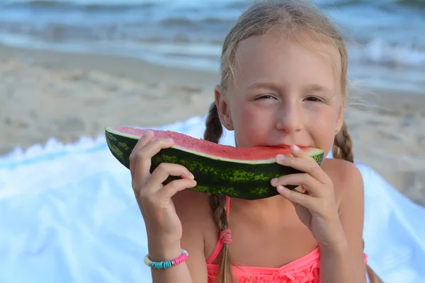 Cute Little Girl Eating Juicy Watermelon Beach — Stock Photo, Image