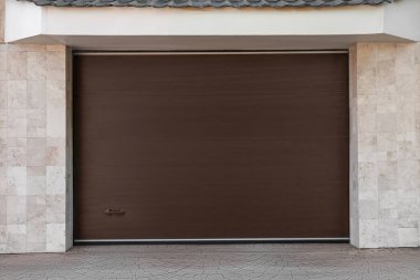 Kahverengi modern karşı ağırlık garaj kapıları