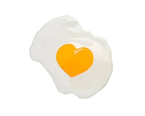 Sabroso Huevo Frito Con Yema Forma Corazón Sobre Fondo Blanco —  Fotos de Stock