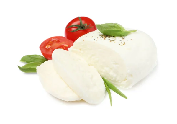 Heerlijke Mozzarella Met Tomaten Basilicum Bladeren Witte Achtergrond — Stockfoto