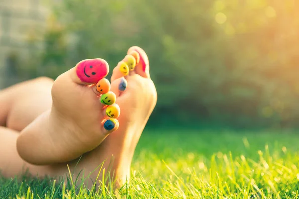 Teenage Girl Smiling Faces Drawn Toes Outdoors Closeup Space Text — Stock Photo, Image