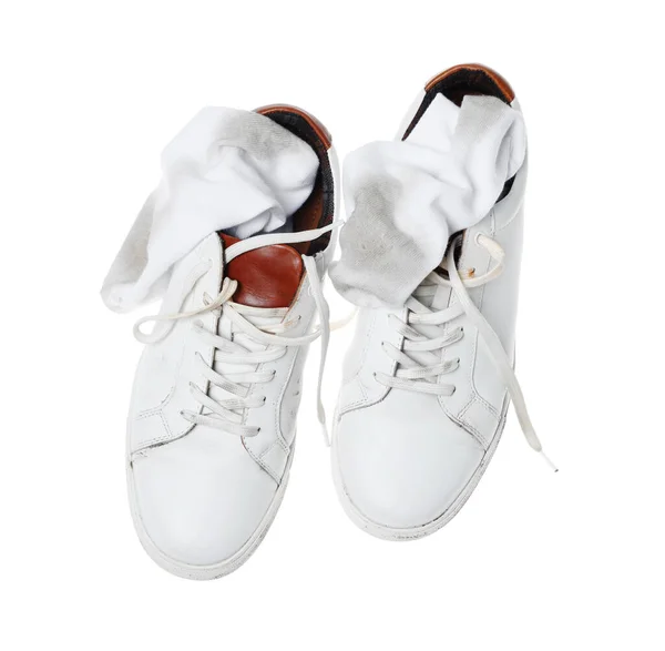 Vuile Sokken Sneakers Witte Achtergrond Bovenaanzicht — Stockfoto