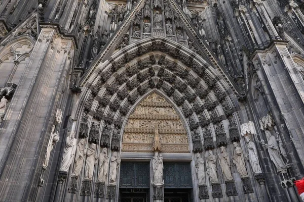 Colonia Alemania Agosto 2022 Entrada Hermosa Catedral Gótica Aire Libre — Foto de Stock