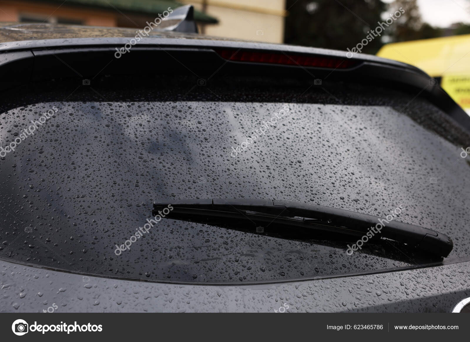 Bil Torkare Rengöring Vatten Droppar Från Bakre Vindrutan Glas Utomhus —  Stockfotografi © NewAfrica #623465786