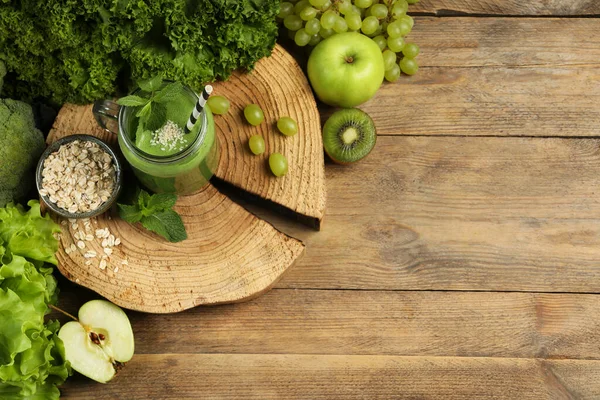 Mason Jar Fresh Green Smoothie Ingredients Wooden Table Flat Lay — Stock Photo, Image