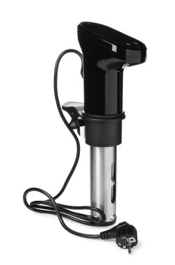 Termal daldırma sirkülatörü beyaza izole edildi. Sos vide pişirme makinesi