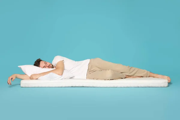 Man Sleeping Soft Mattress Light Blue Background — Stock Photo, Image