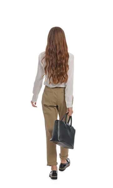 Νεαρή Γυναίκα Casual Ντύσιμο Μαύρη Τσάντα Πόδια Λευκό Φόντο Πίσω — Φωτογραφία Αρχείου