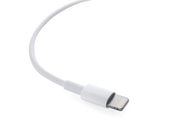 USB yıldırım kablosu beyazda izole edildi. Modern teknoloji