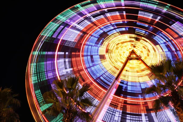 Beautiful Glowing Ferris Wheel Dark Sky Low Angle View — Stockfoto