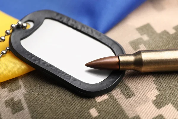 Military Tag Bullet Ukrainian Flag Pixel Camouflage Closeup — Stock Photo, Image