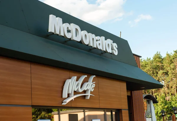 Warsaw Poland September 2022 Signboard Mcdonald Restaurant Mccafe Логотип Відкритому — стокове фото