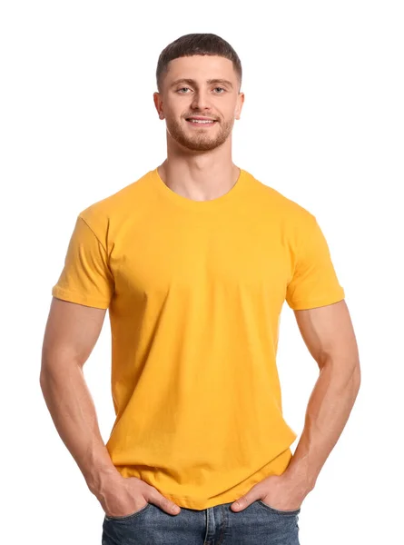 白い背景に黄色のTシャツを着た男 デザインのためのモックアップ — ストック写真