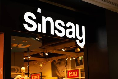 Siedlce, Polonya - 26 Temmuz 2022: Alışveriş merkezindeki Sinsay giyim mağazası