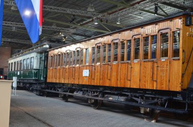 Utrecht, Hollanda - 23 Temmuz 2022: Spoorwegmuseum 'da eski vagonlar sergileniyor