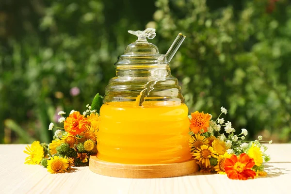 Delicious Fresh Honey Beautiful Flowers Wooden Table Garden — Stock Photo, Image