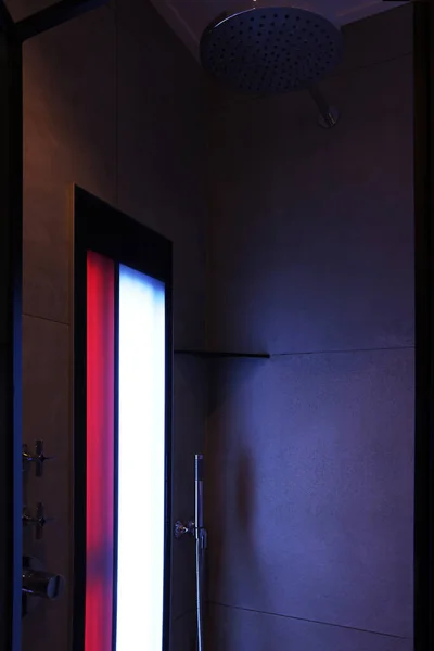 Douche Moderne Avec Spectre Infrarouge Lumière — Photo