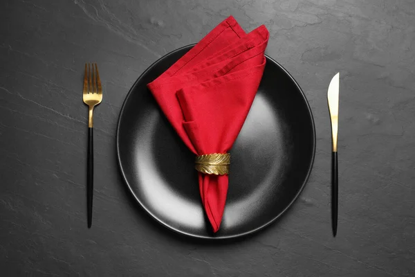 Plate Red Fabric Napkin Decorative Ring Cutlery Black Table Flat — Stock Photo, Image