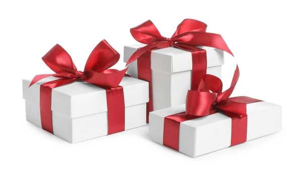 白い背景にクリスマスの贈り物と多くのボックス — ストック写真