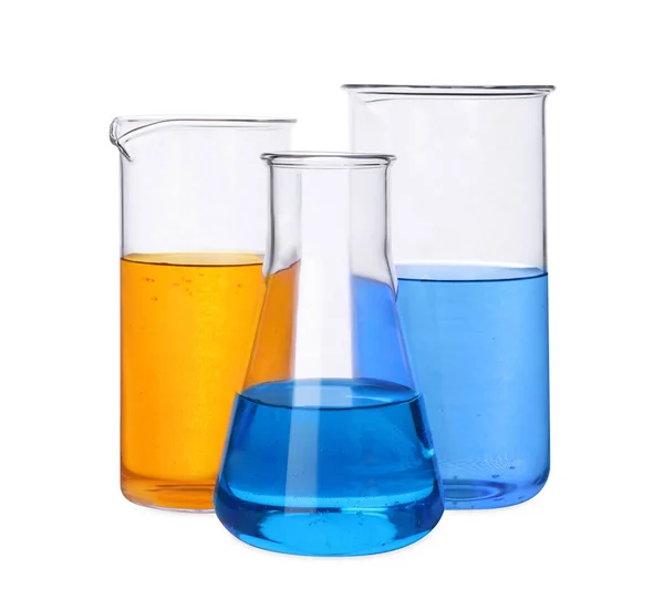 Vidros Laboratório Diferentes Com Líquidos Coloridos Fundo Branco — Fotografia de Stock