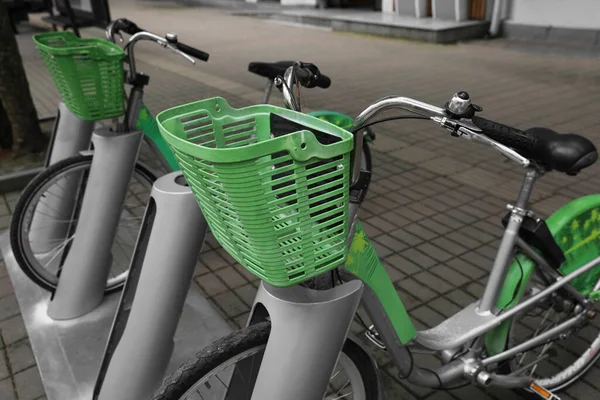 Rack Estacionamento Com Bicicletas Rua Cidade — Fotografia de Stock