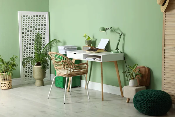 Writer Workplace Typewriter Wooden Desk Pale Green Wall Room — Zdjęcie stockowe