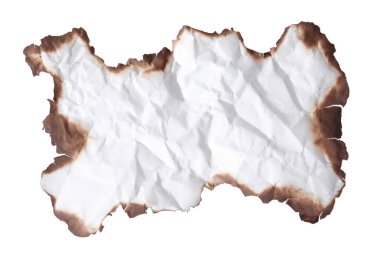 Beyaz arka planda koyu yanmış kenarları olan buruşuk bir kağıt parçası. Metin için boşluk
