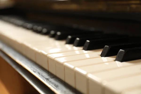 Сучасне Піаніно Чорно Білими Клавішами Крупним Планом — стокове фото