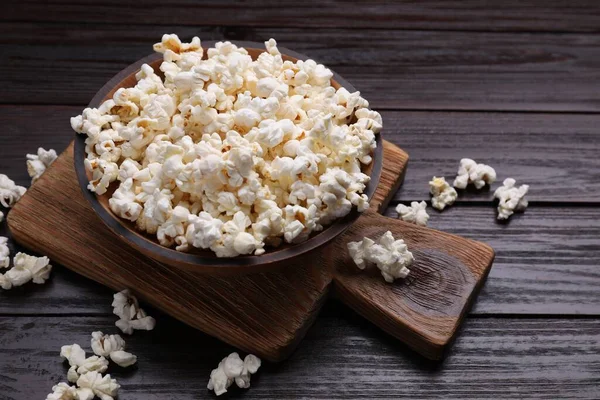 Tasty Popcorn Black Wooden Table Closeup — Stock Photo, Image
