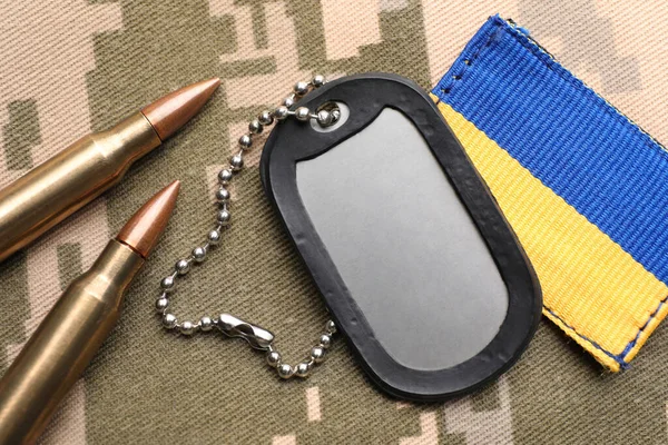 Etiqueta Identificación Militar Balas Parche Píxel Camuflaje Ucraniano Disposición Plana — Foto de Stock