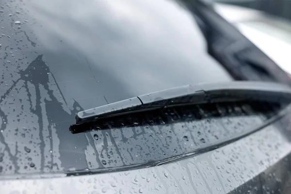 Auto Wisser Schoonmaken Water Druppels Van Achterruit Glas Close — Stockfoto