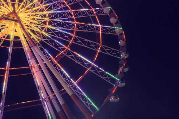 Wunderschön Leuchtendes Riesenrad Vor Dunklem Himmel Sicht Niedrigen Winkel Raum — Stockfoto
