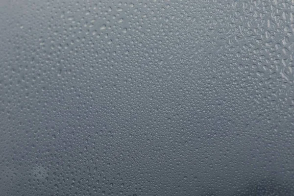 Παράθυρο Γυαλί Σταγόνες Νερού Ανοιχτό Γκρι Φόντο Closeup — Φωτογραφία Αρχείου