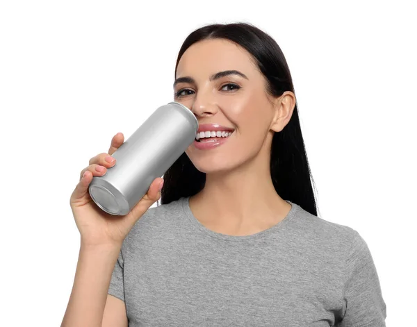 Schöne Glückliche Frau Trinkt Aus Getränkedose Auf Weißem Hintergrund — Stockfoto