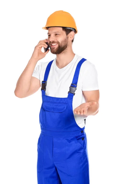 Profesionální Opravář Uniformě Mluvit Smartphone Bílém Pozadí — Stock fotografie