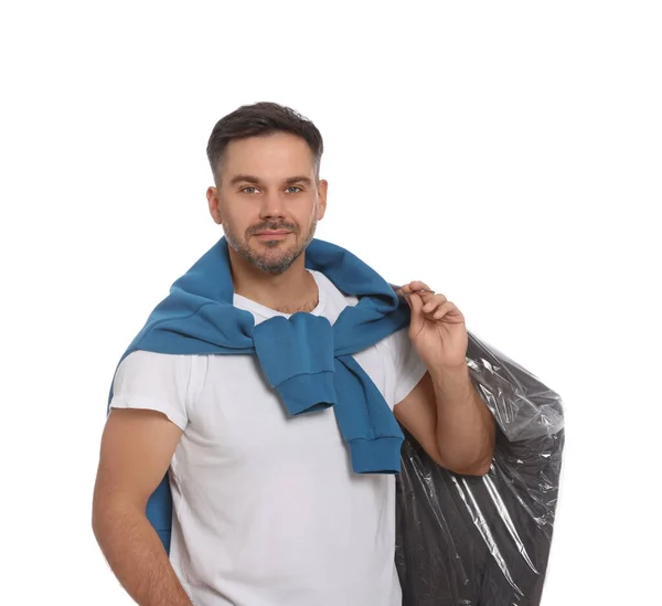 Hombre Sosteniendo Cubierta Prenda Con Ropa Sobre Fondo Blanco Servicio —  Fotos de Stock