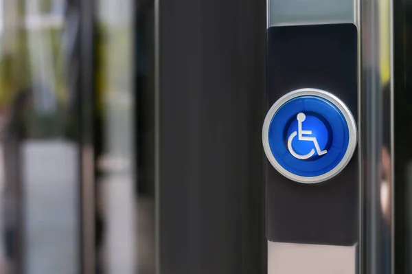 Niebieski Przycisk Dzwonka Dla Osób Niepełnosprawnych — Zdjęcie stockowe